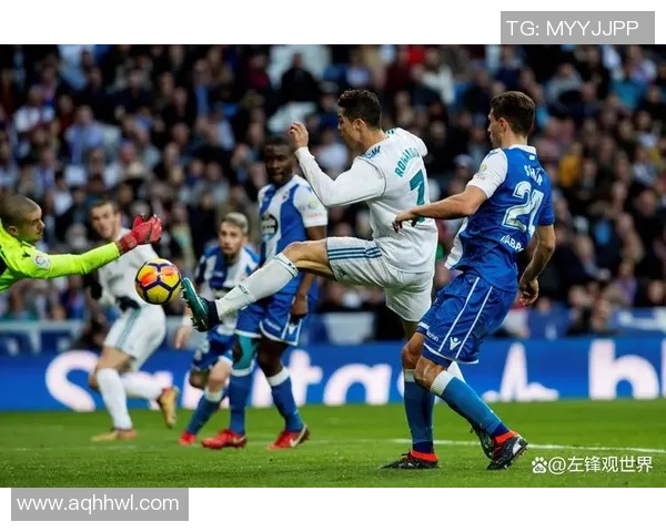 C罗足球明星入场瞬间的精彩瞬间与激情时刻回顾 C罗足球明星入场瞬间的精彩瞬间与激情时刻回顾