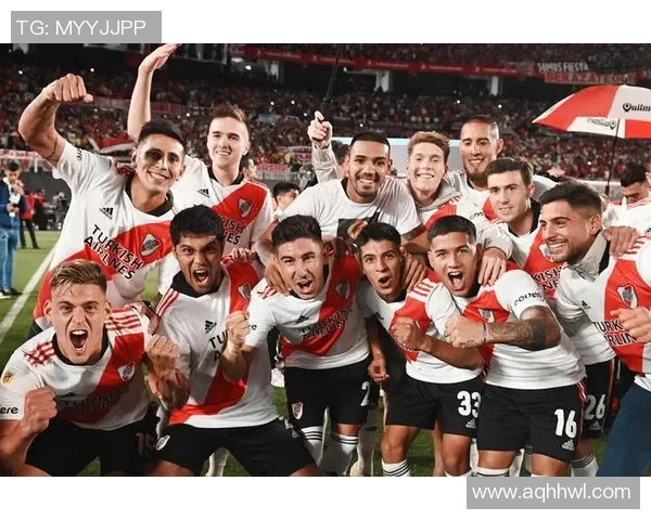 在寂寞的球场上追寻梦想与友谊的足球之旅